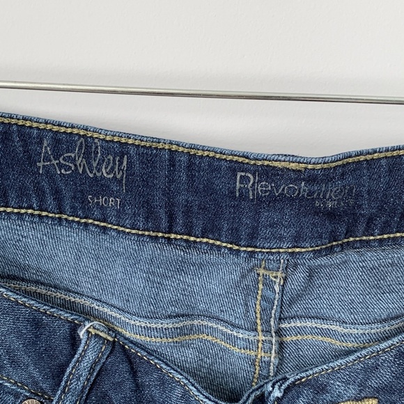 SIZE 34 REVOLUTION BY RICKI’S ASHLEY JEAN SHORT WITH LACE SIDES - Picture 2 of 5